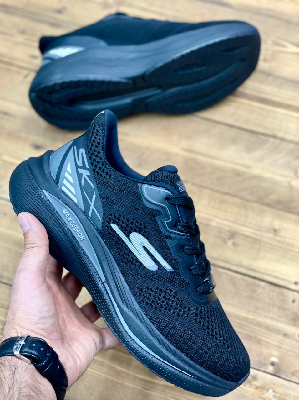 کتونی ورزشی اسکیچرز