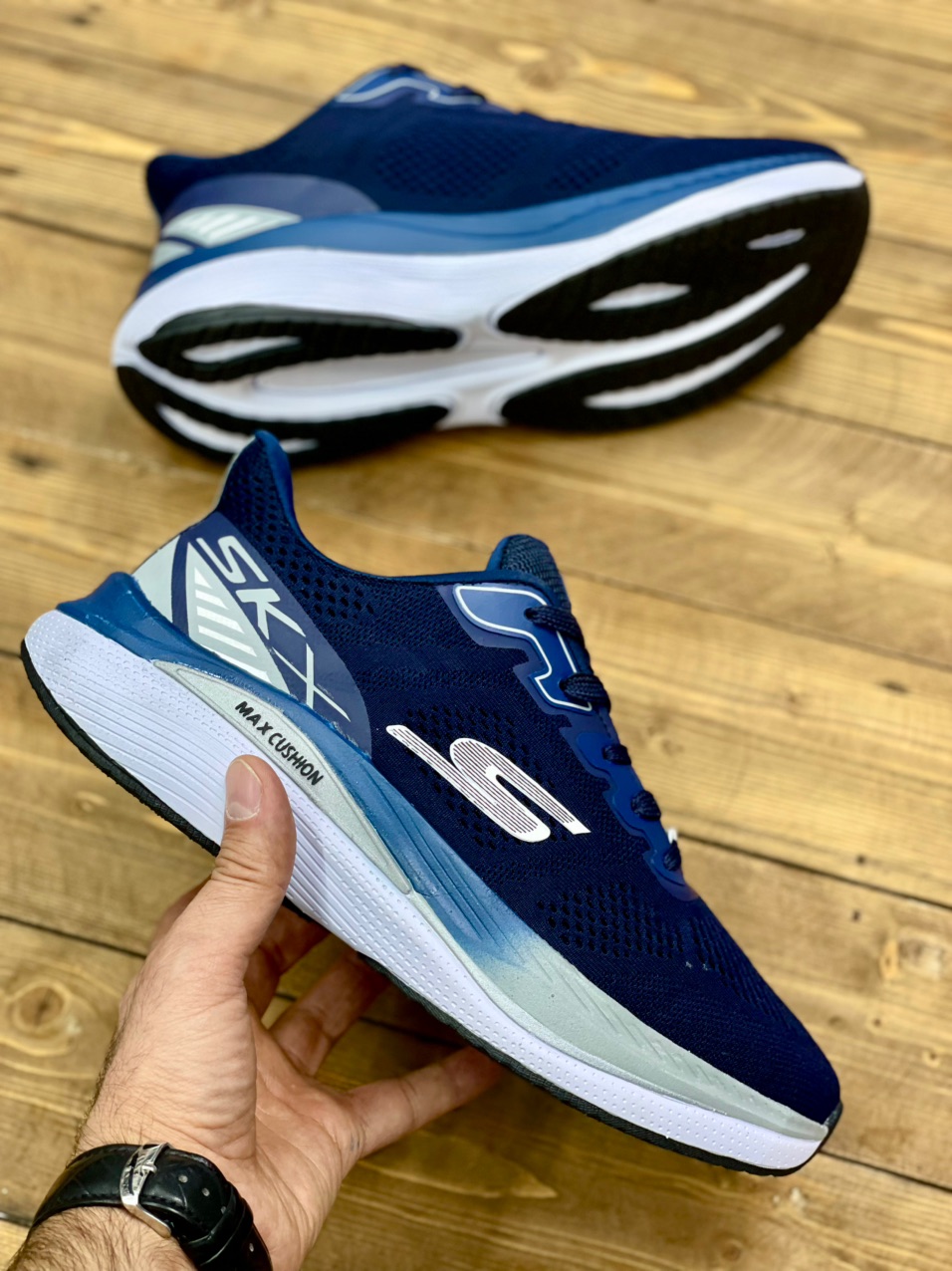 کتونی ورزشی اسکیچرز